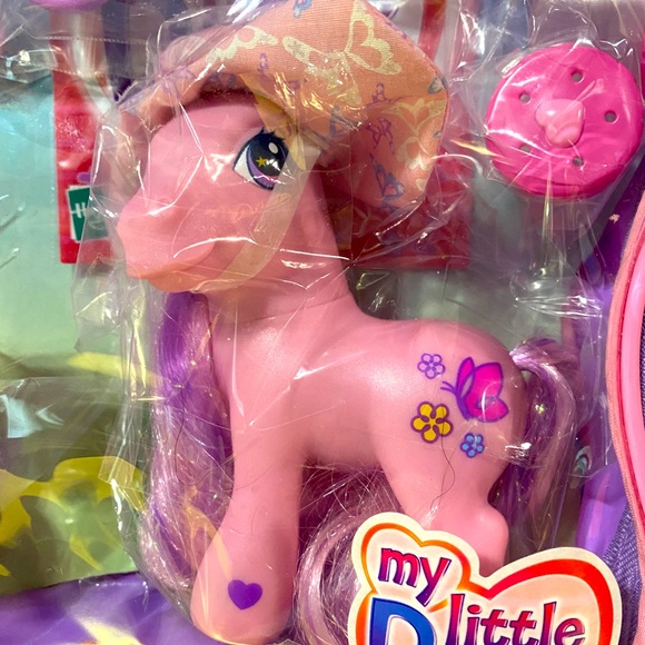MY LITTLE PONY G3 VTG 2004 BUTTERFLY SURPRISE WITH AVALONIA PONY PLAYET COMPLETE - Picture 3 of 16